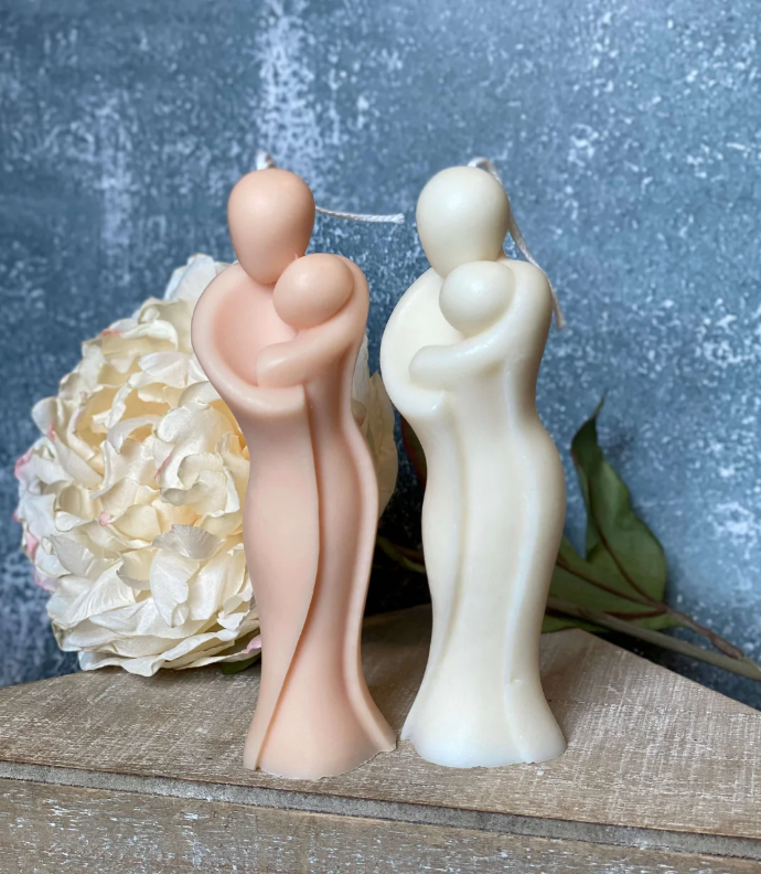 2" White Creamy Vanilla Scented Mother And Child Dimensional Candle