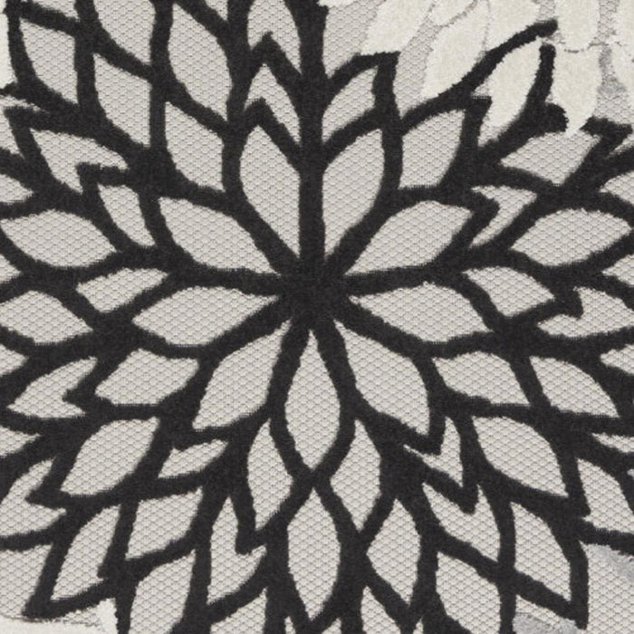 4' X 6' Black And White Indoor Outdoor Area Rug