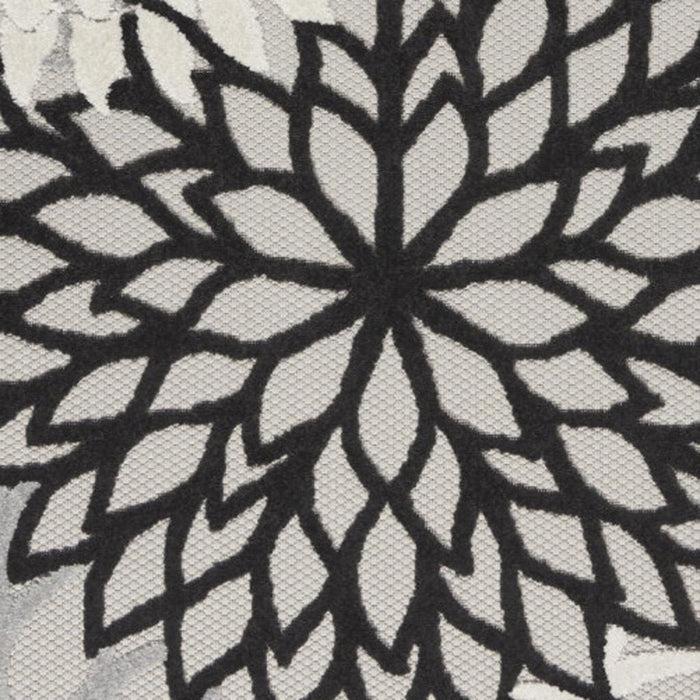 6' X 9' Black And White Indoor Outdoor Area Rug