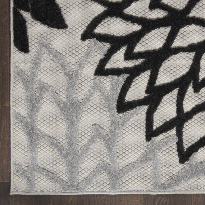 6' X 9' Black And White Indoor Outdoor Area Rug