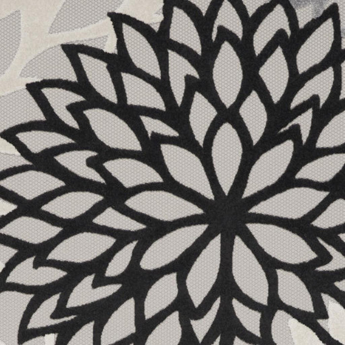 7' X 10' Black And White Handmade Indoor Outdoor Area Rug