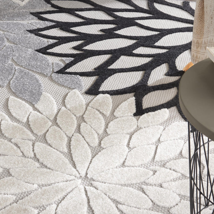 7' X 10' Black And White Handmade Indoor Outdoor Area Rug