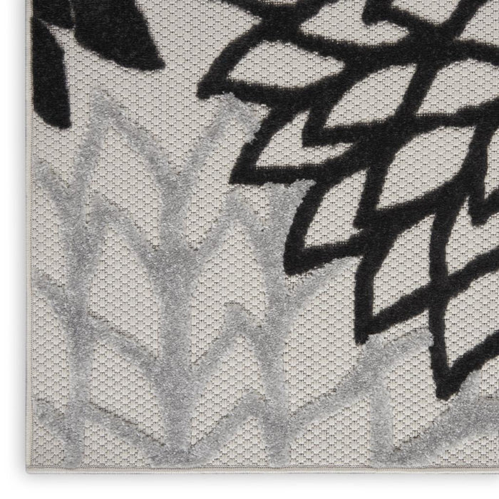 7' X 10' Black And White Handmade Indoor Outdoor Area Rug