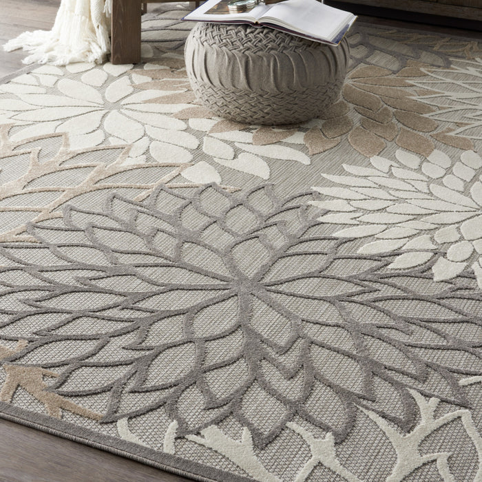 7' X 10' Gray And Ivory Indoor Outdoor Area Rug