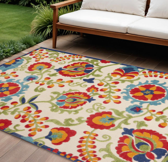 7' X 10' Green And Ivory Indoor Outdoor Area Rug