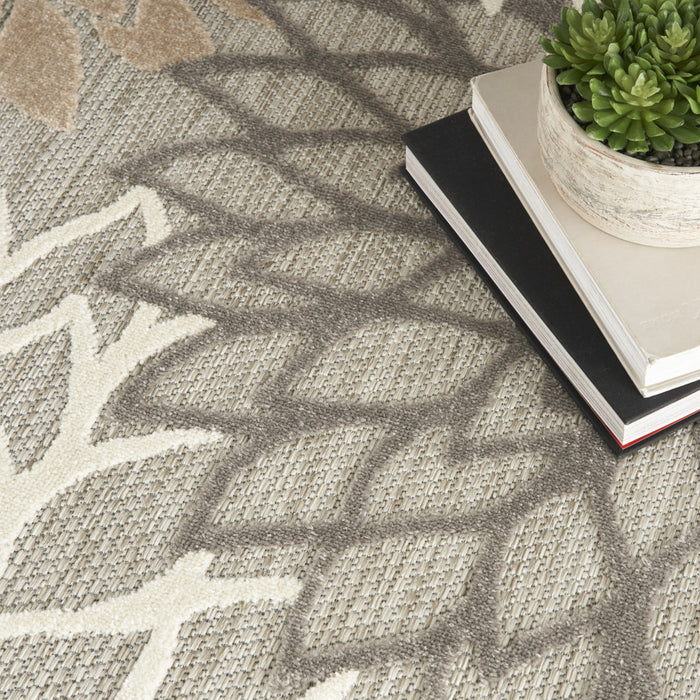 8' Gray And Ivory Round Indoor Outdoor Area Rug