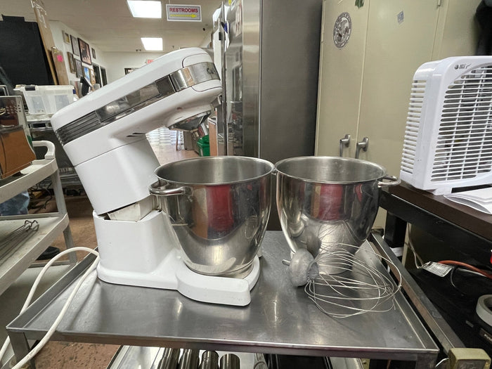 Cuisinart SM - 55 5.5 Quart Electric Stand Mixer, White Chrome 120V - JD - Falcon Restaurant Supply - 2