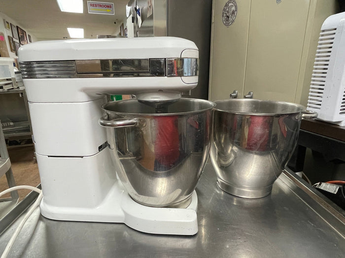 Cuisinart SM - 55 5.5 Quart Electric Stand Mixer, White Chrome 120V - JD - Falcon Restaurant Supply - 3