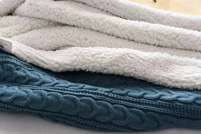 Double-layer knitted sheepskin blanket on the back