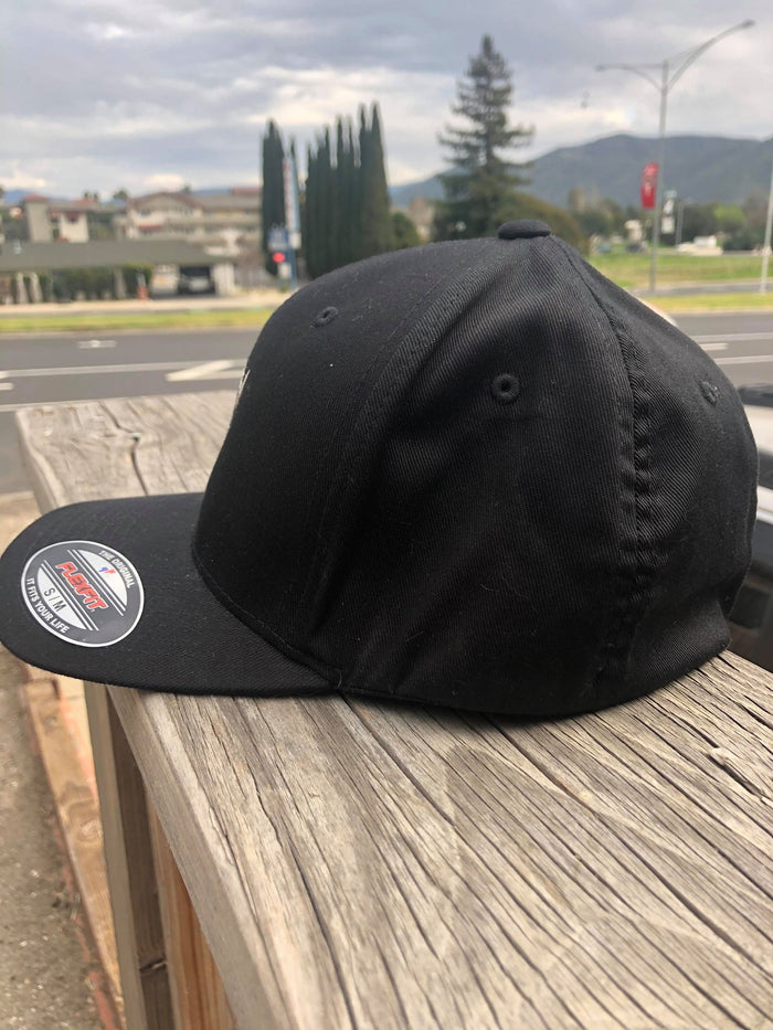 Logo Solid Black Flexfit