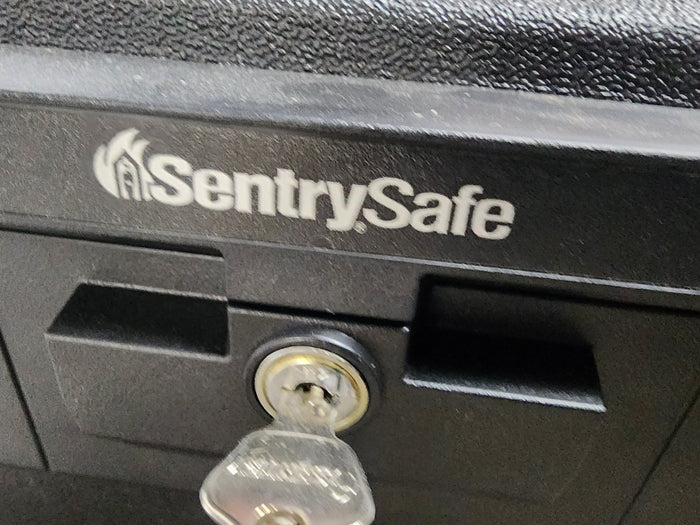 New File Safe, 0.6 cu ft, 32 lb, Privacy Key Lock - Falcon Restaurant Supply - 3