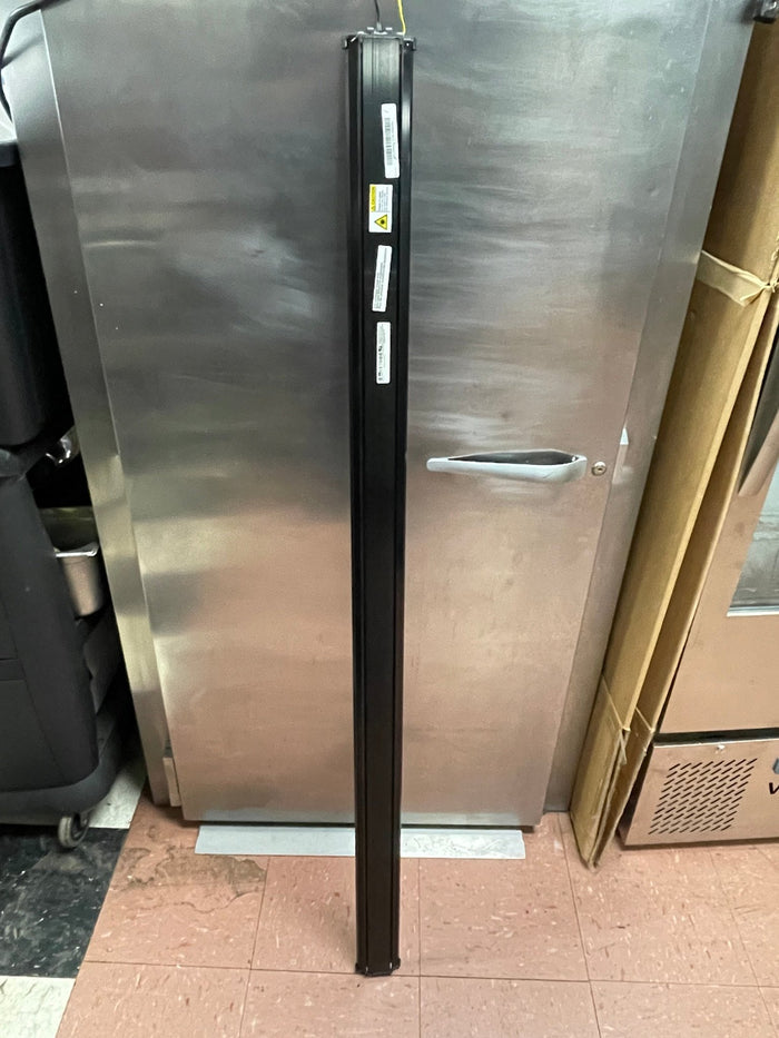 New GE - LT306041CTR - SY Center LED Light Bar for Refrigerated Merchandiser Displays - Falcon Restaurant Supply - 7