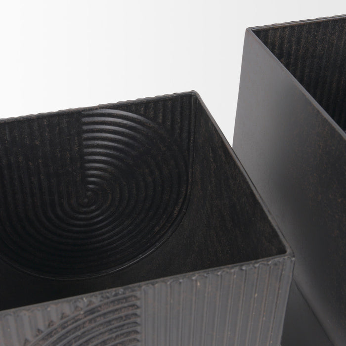 Set of Two Black Metal 20 Ounce Pot Planters