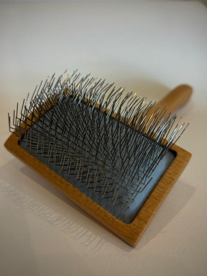 Close-up of the wire pins on the Spitz Groom Extra Firm Medium Dog Slicker Brush