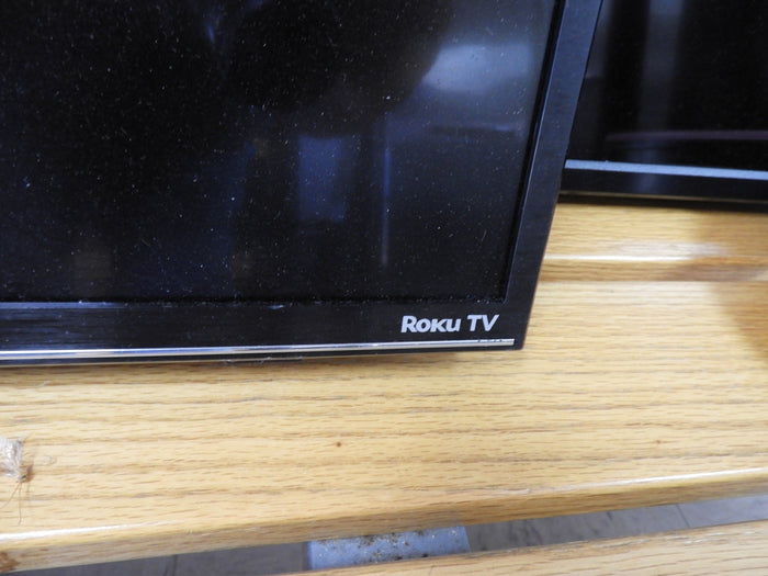 Used 42" Hitachi Roku TV with Wall Mount - Falcon Restaurant Supply - 2