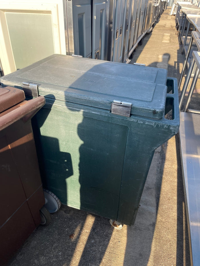Used Carlisle Insulated 200lb Mobile Ice Caddy Bin - Plastic SS136 - Falcon Restaurant Supply - 1