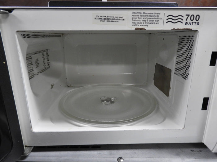 Used Emerson 700 Watt 0.7 Cubic Feet Microwave Oven MW7300W 120V - Falcon Restaurant Supply - 3