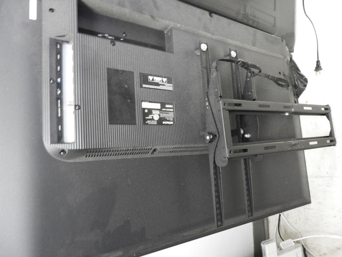 Used Hitachi 43R80 43" 4K Ultra HD LCD TV with Wall Mount - Falcon Restaurant Supply - 5