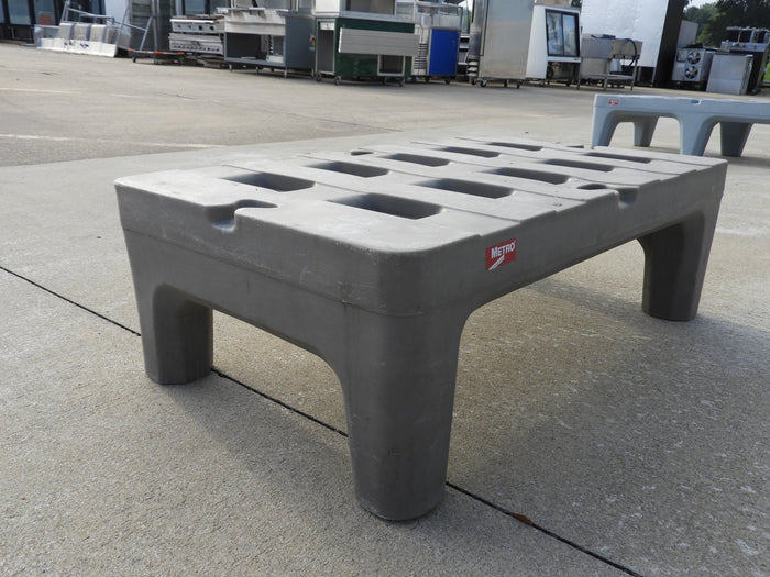 Used METRO Dunnage Rack 12 in x 22 in x 36 in, Polymer, 1,500lb Load Capacity - Falcon Restaurant Supply - 2