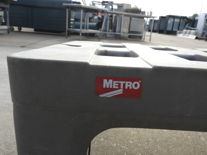 Used METRO Dunnage Rack 12 in x 22 in x 36 in, Polymer, 1,500lb Load Capacity - Falcon Restaurant Supply - 3