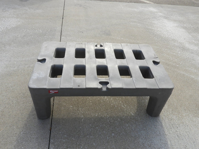Used METRO Dunnage Rack 12 in x 22 in x 36 in, Polymer, 1,500lb Load Capacity - Falcon Restaurant Supply - 4