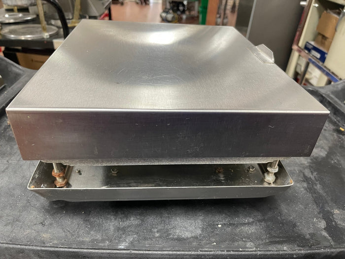 Used Mettler Toledo 8270 Commercial Counter Weighing Scale - 50lbs - Falcon Restaurant Supply - 1