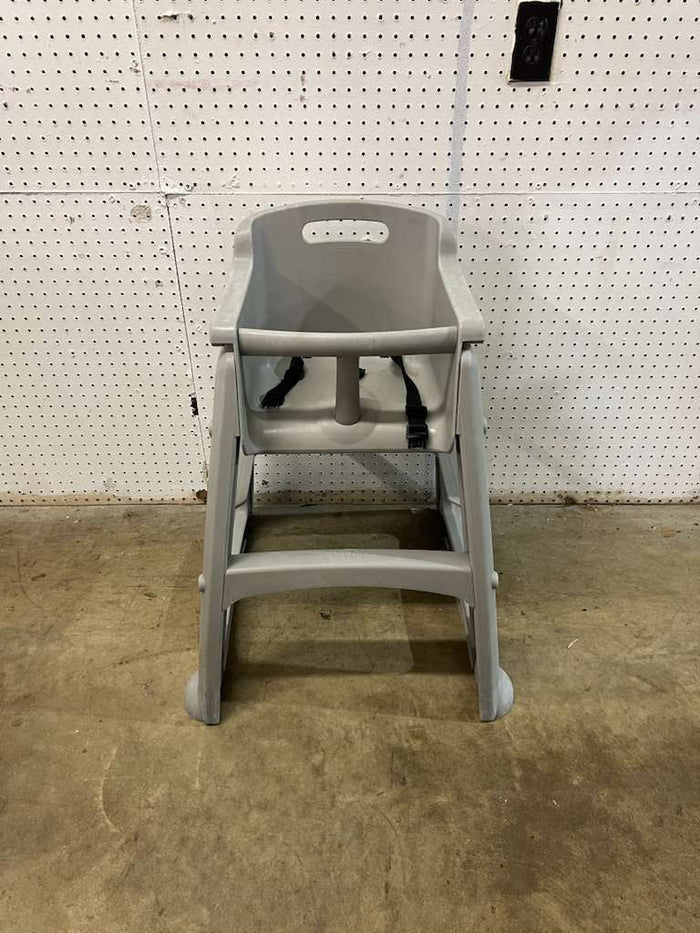 Used Rubbermaid® FG780508PLAT Platinum Sturdy Restaurant High Chair - Falcon Restaurant Supply - 1