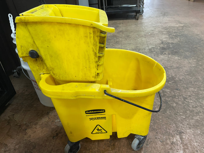 Used Rubbermaid WaveBrake 35 Qt Side-Press Mop Bucket & Wringer Combo on Wheels